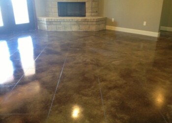 Polished concrete floor with acid stain finish in a living room in Eads, Tennessee. Interior view of a polished concrete floor with acid stain finish in a living room.